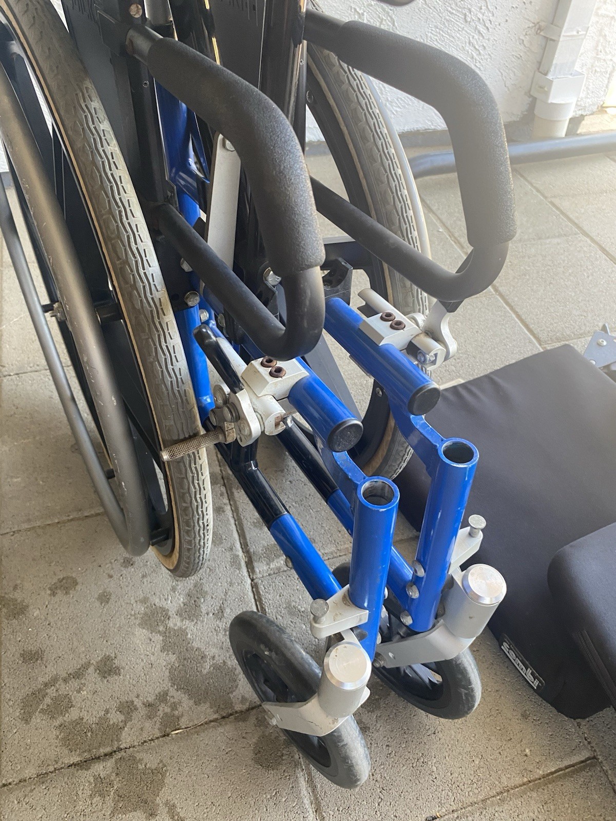 Quickie 2 wheelchair manual folding wheelchair 16”x19”x22”