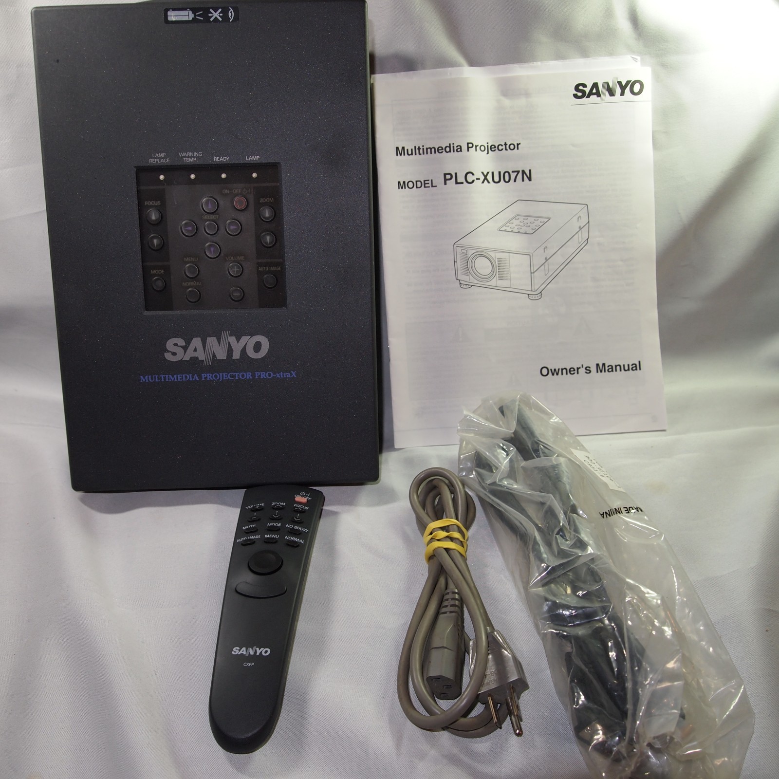 Sanyo PLC-XU07N Multimedia Projector 3LCD 800 Lumens