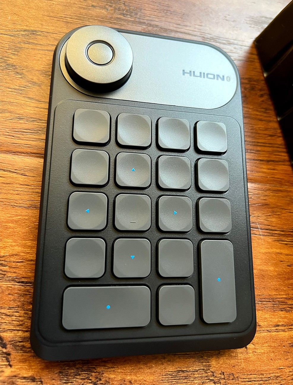 HUION Keydial Mini Bluetooth Programmable Wireless Keypad 18 Keys New in Box
