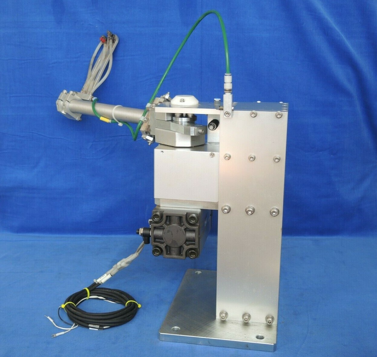 Pick and Place Manipulator with dual 90 degree rotary movement
