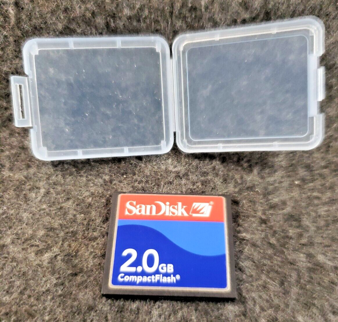 2GB SanDisk CompactFlash Memory Card 2G CF Card SDCFB-2048Genuine w/case ..(SB3)