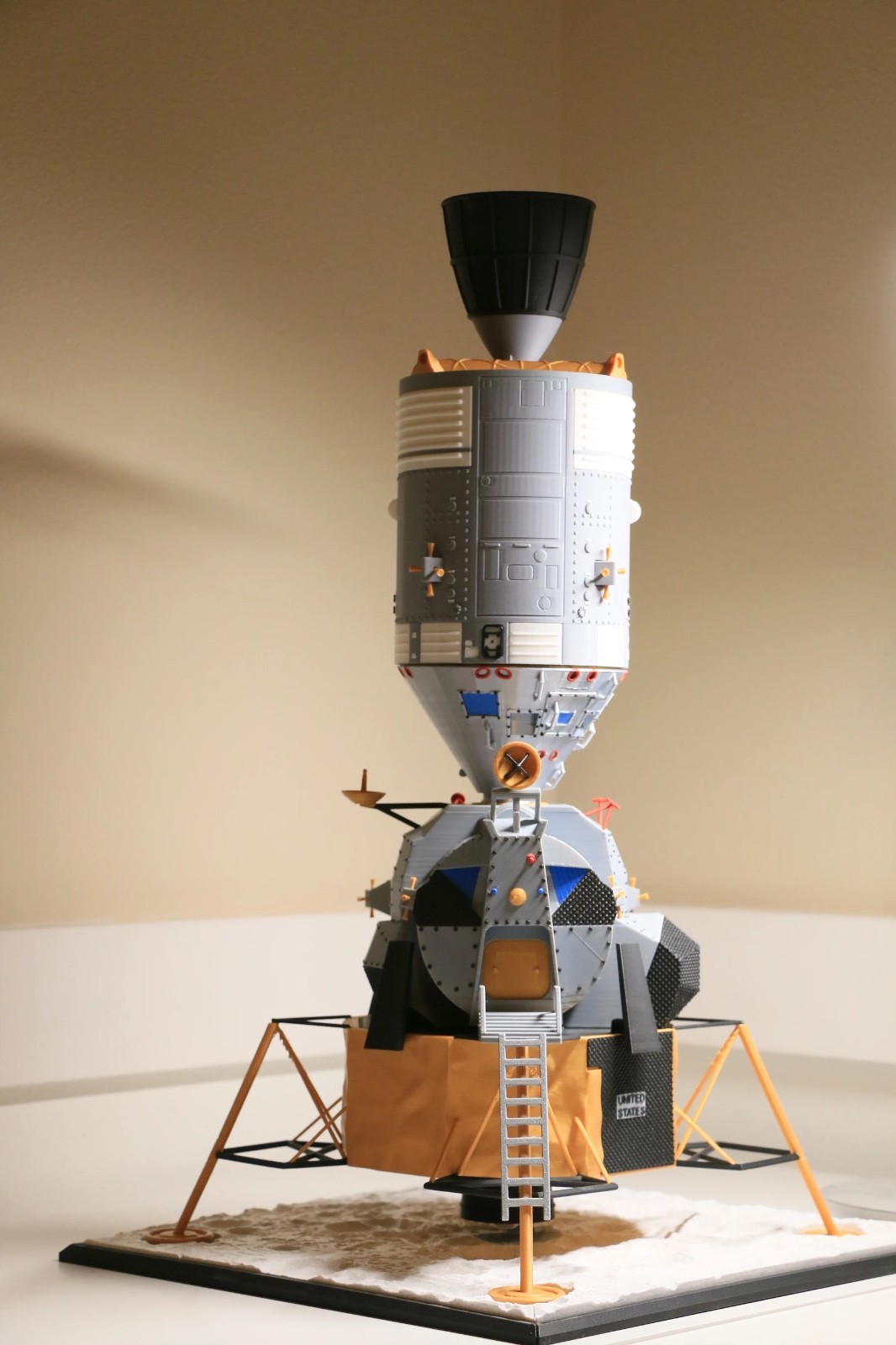 Detailed 1/32 Scale Apollo Command Service Module CSM Spacecraft Removable CM