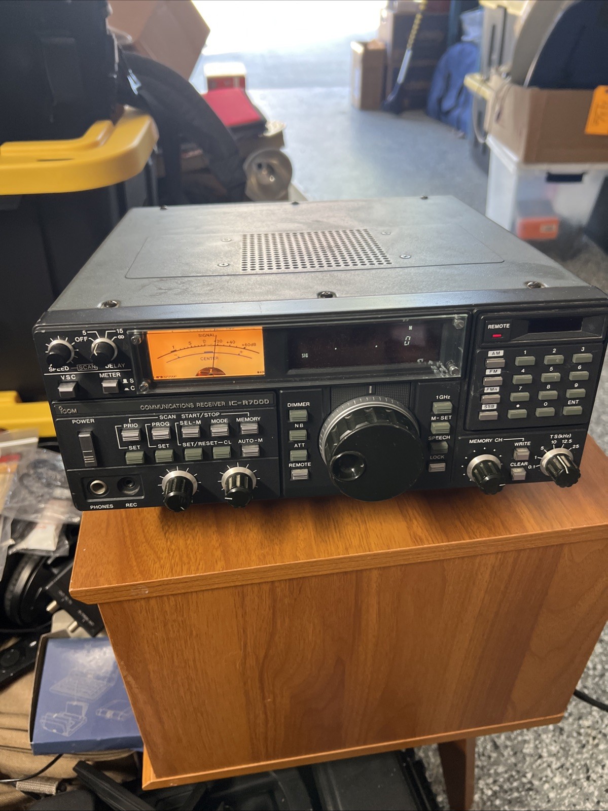 Icom IC-R7000 Communications Receiver Serial#13283 Powers On