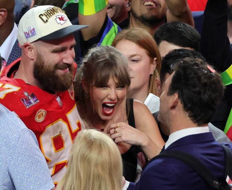 8.5x11 Photo TRAVIS KELCE & TAYLOR SWIFT Super Bowl NFL Kansas City Chiefs