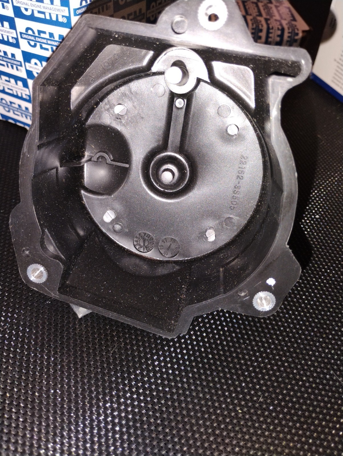 Distributor Cap OEM 174-7036 Original Engine Management 40011