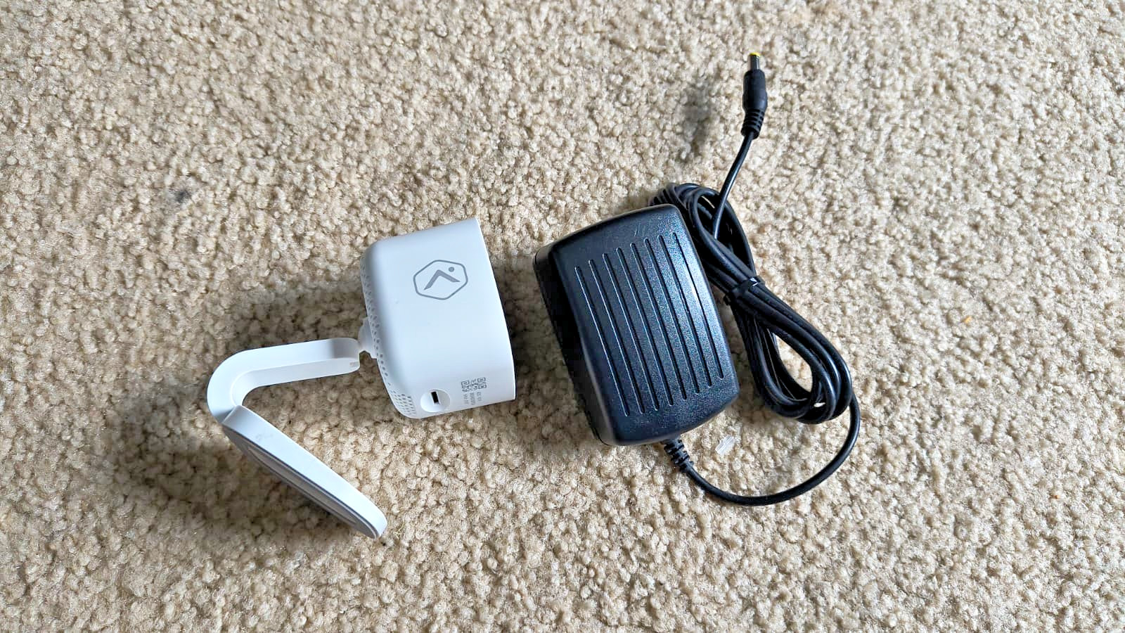 Alarm.com ADC-V515 1080p Indoor Wi-fi Camera with HDR and 2-Way Audio *TESTED*