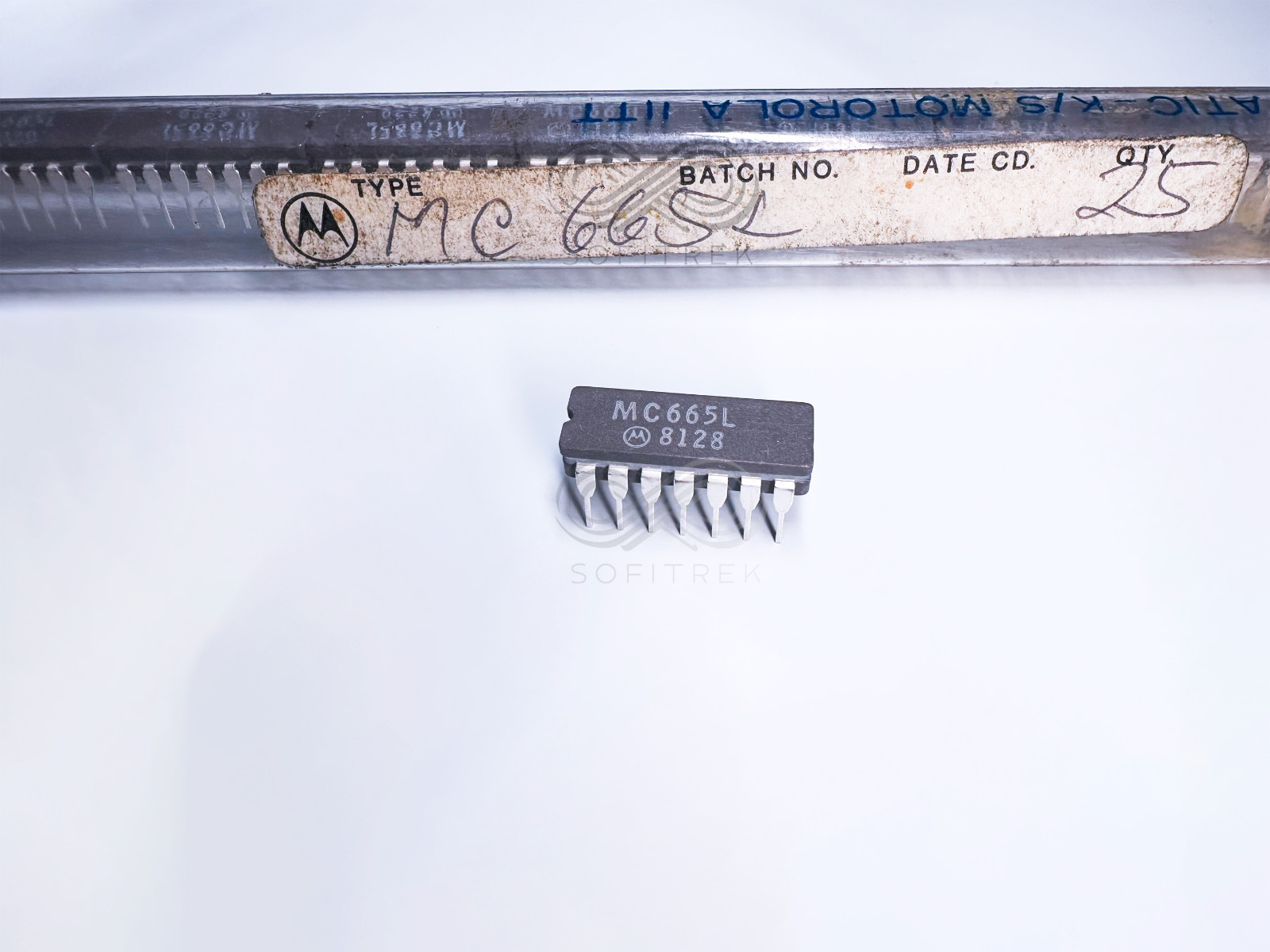 1X MC665L Motorola Triple-Level Translator MHTL Logic Ceramic IC CDIP-14