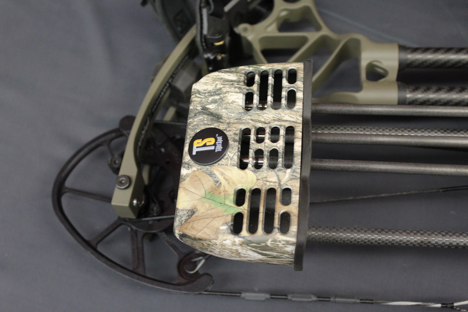 Prime Form 34 Compound Bow (RH) with Sight/Quiver/Stabilizer/Release
