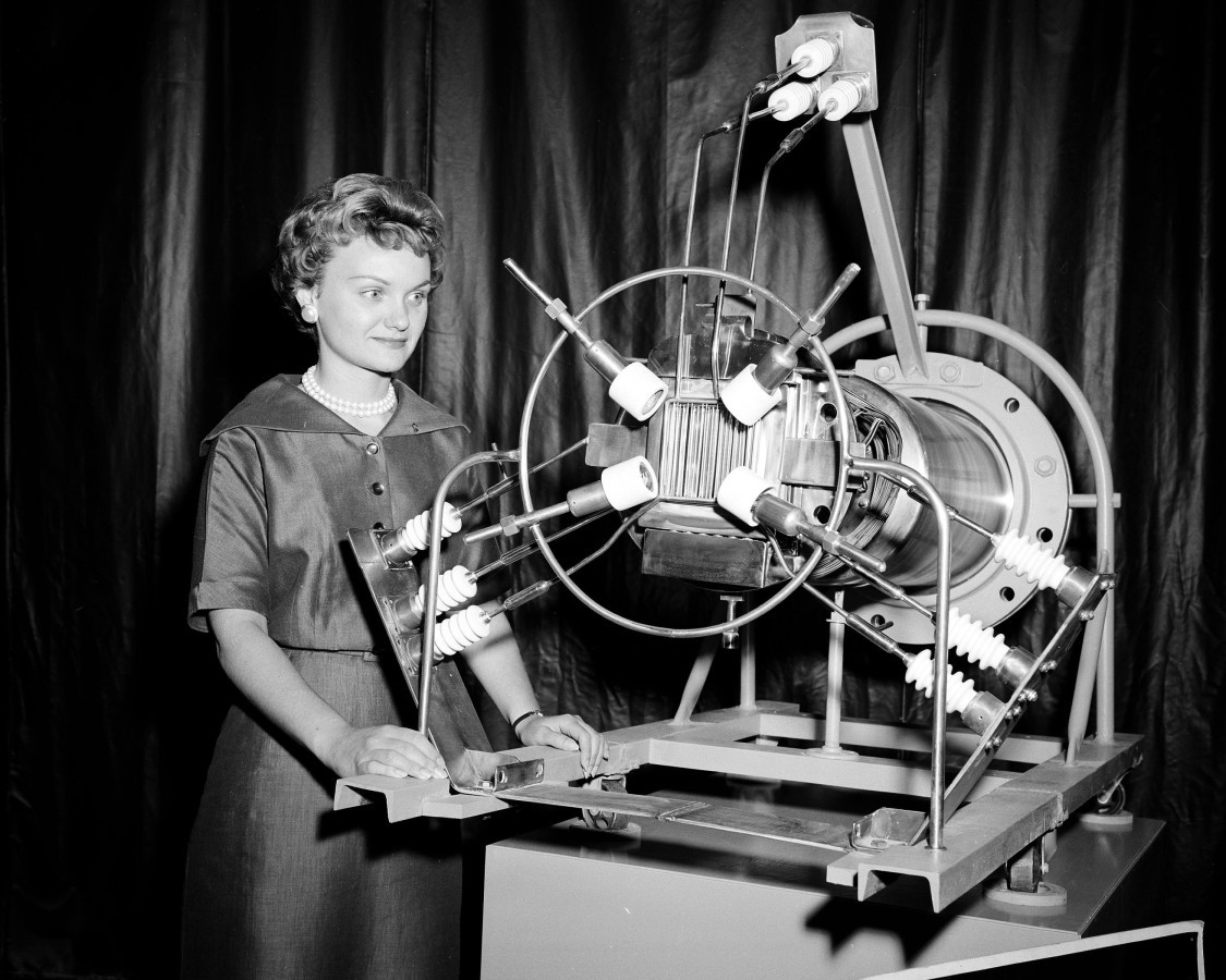 1960 NASA Women Scientist And Technician - 8x10 Photo On 8.5x11 #2277