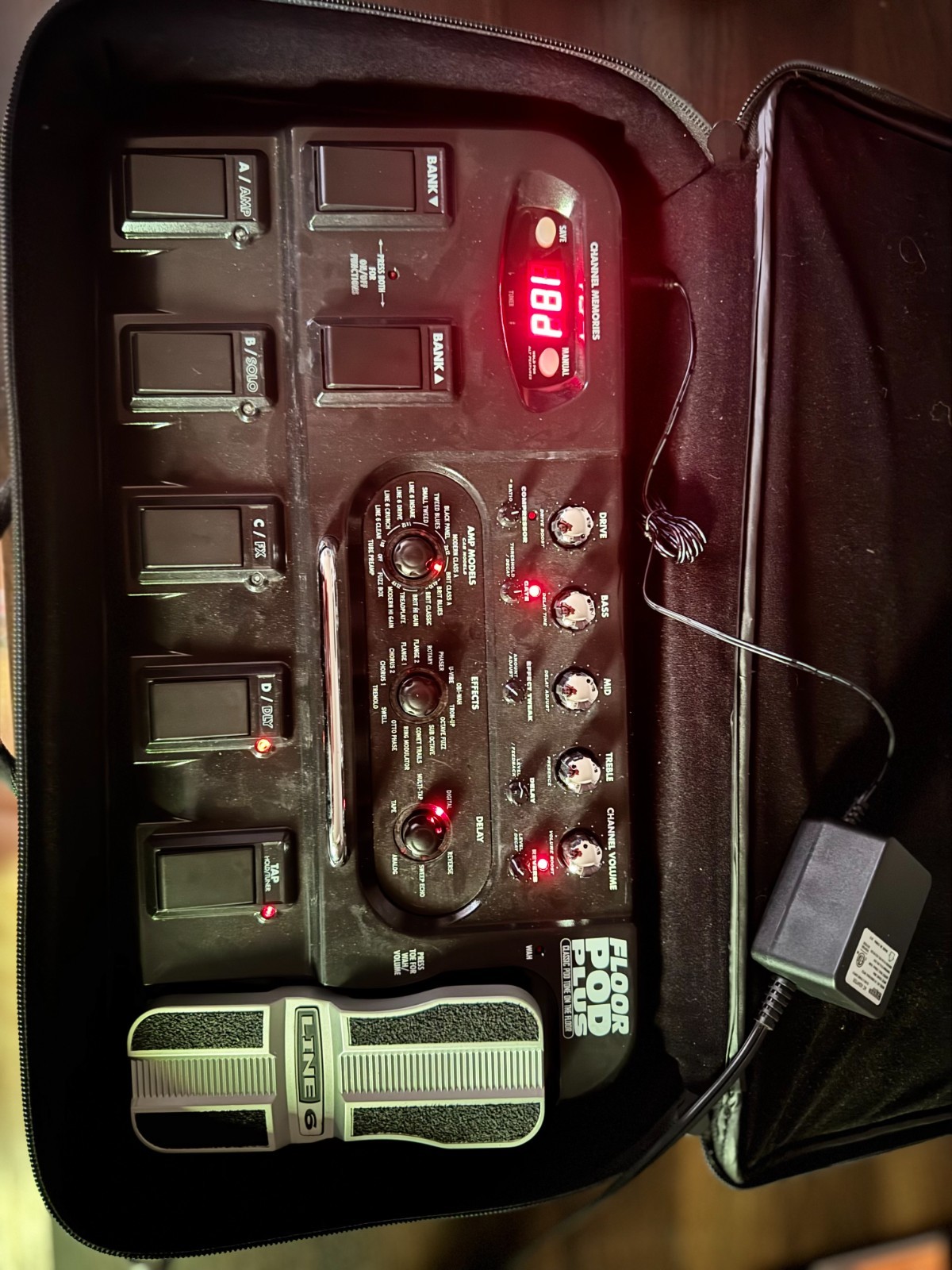Line 6 Floor POD Plus Guitar Multi Effects Processor Pedal Board With Case