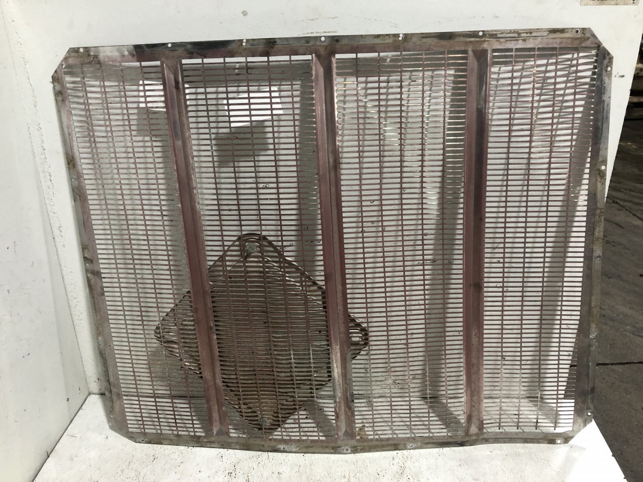1987-2004 Peterbilt 357 Grille - Used