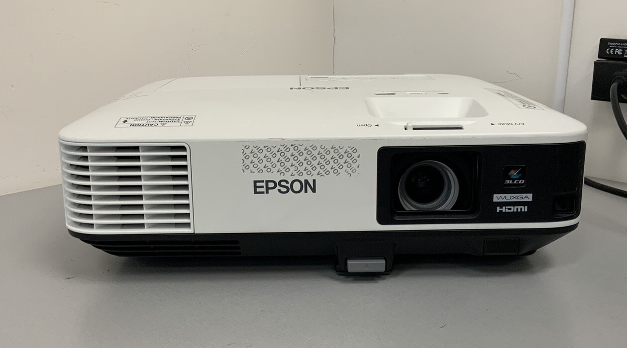 Epson PowerLite 2265U Wireless Full HD WUXGA 3LCD Projector 5500 Lumens 386 HRS