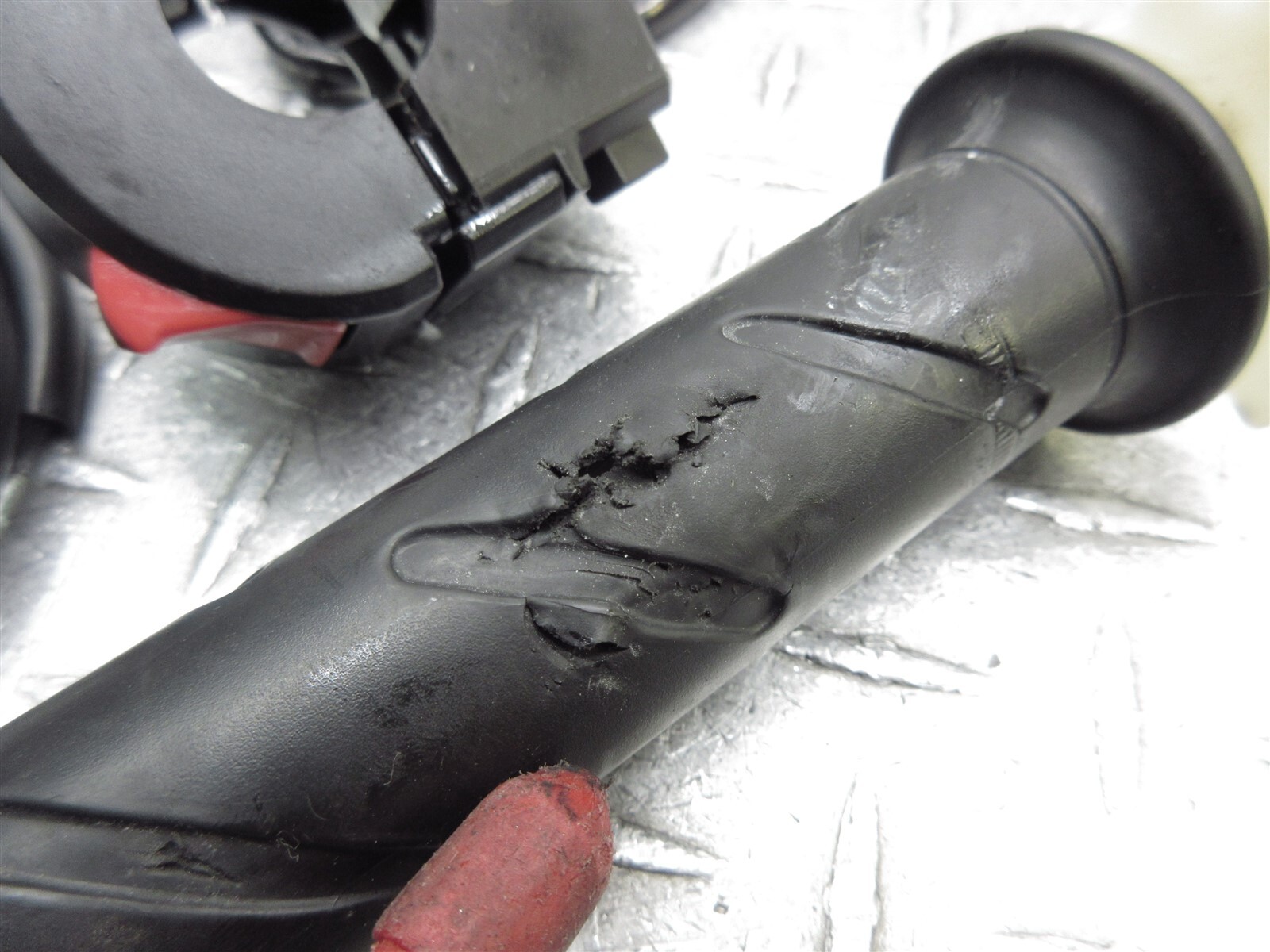 2012 12-13 Ducati Monster 696 Right Handlebar Switch Throttle Control Cable Grip