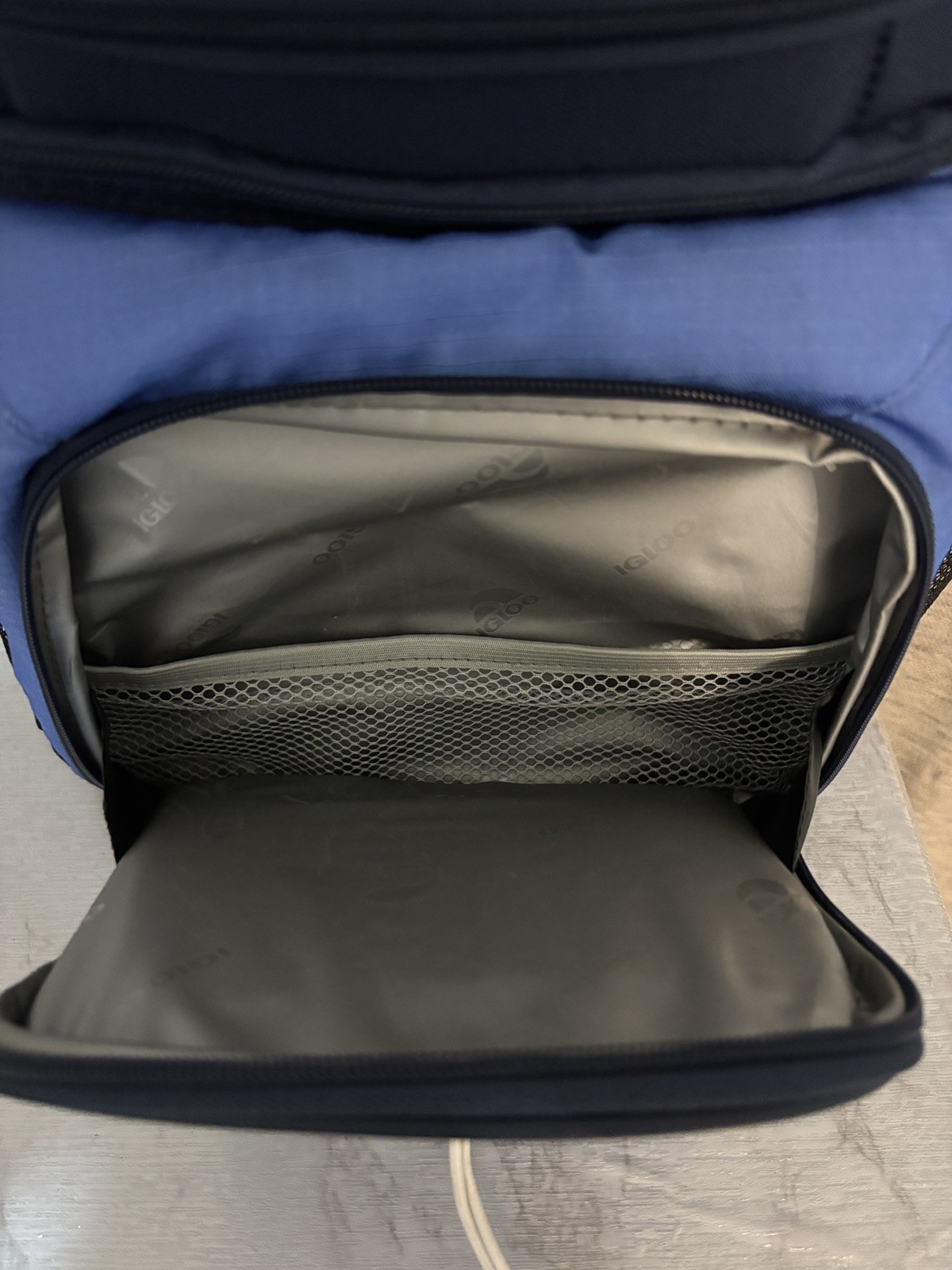 Igloo Maxcold Cooler Bag Hard-Top Backpack 28 Cans Capacity BLUE*GUC