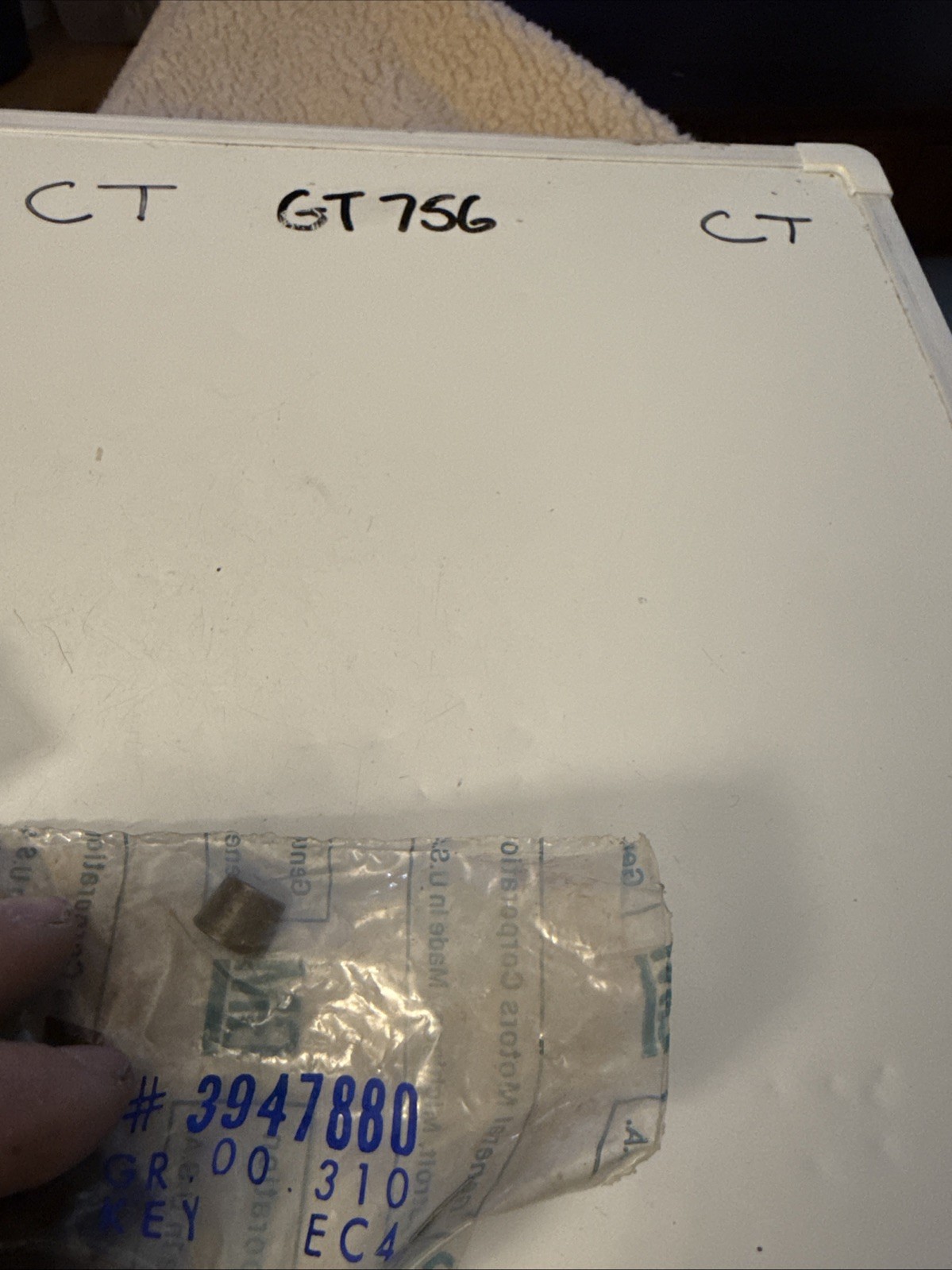 (1) Genuine General Motors OE Key,Vlv Stem 3947880 Nos OEM Sold Individually