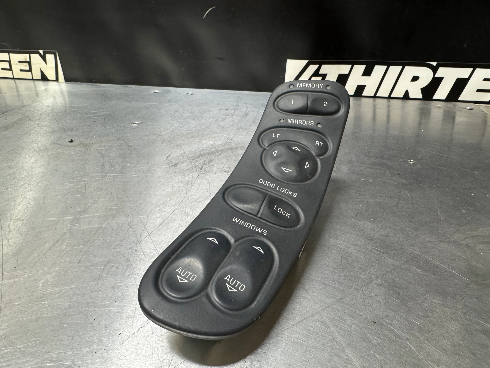 1997-2004 CORVETTE C5 LEFT DRIVER FRONT POWER WINDOW MASTER SWITCH OEM. #K32