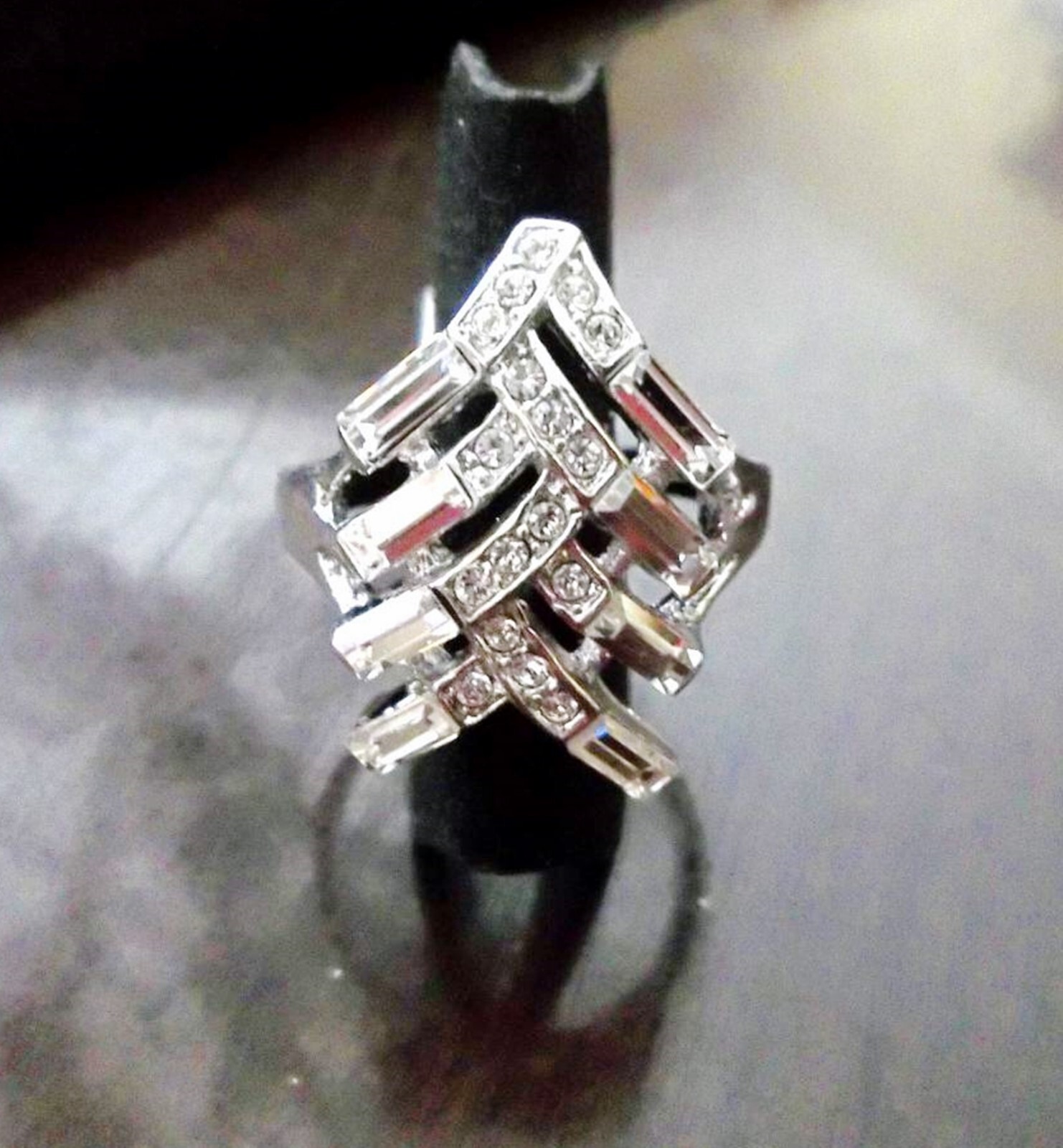 Park Lane "DAZZLE" RING - Silver w/ CZ's - Size 9  - Hostess & RARE -  Stunning