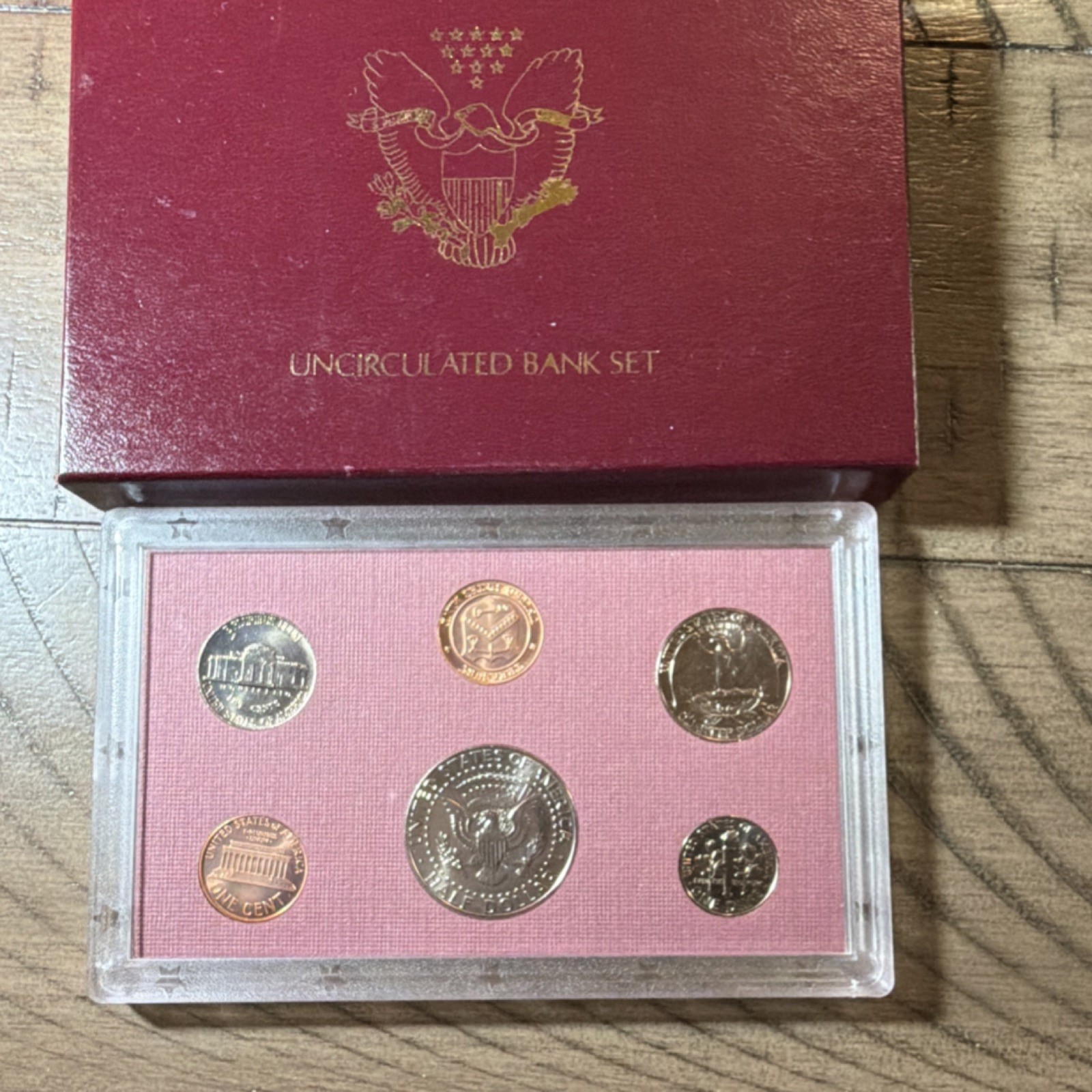 U.S. Mint Uncirculated Bank Set Multicolor with Presentation Case