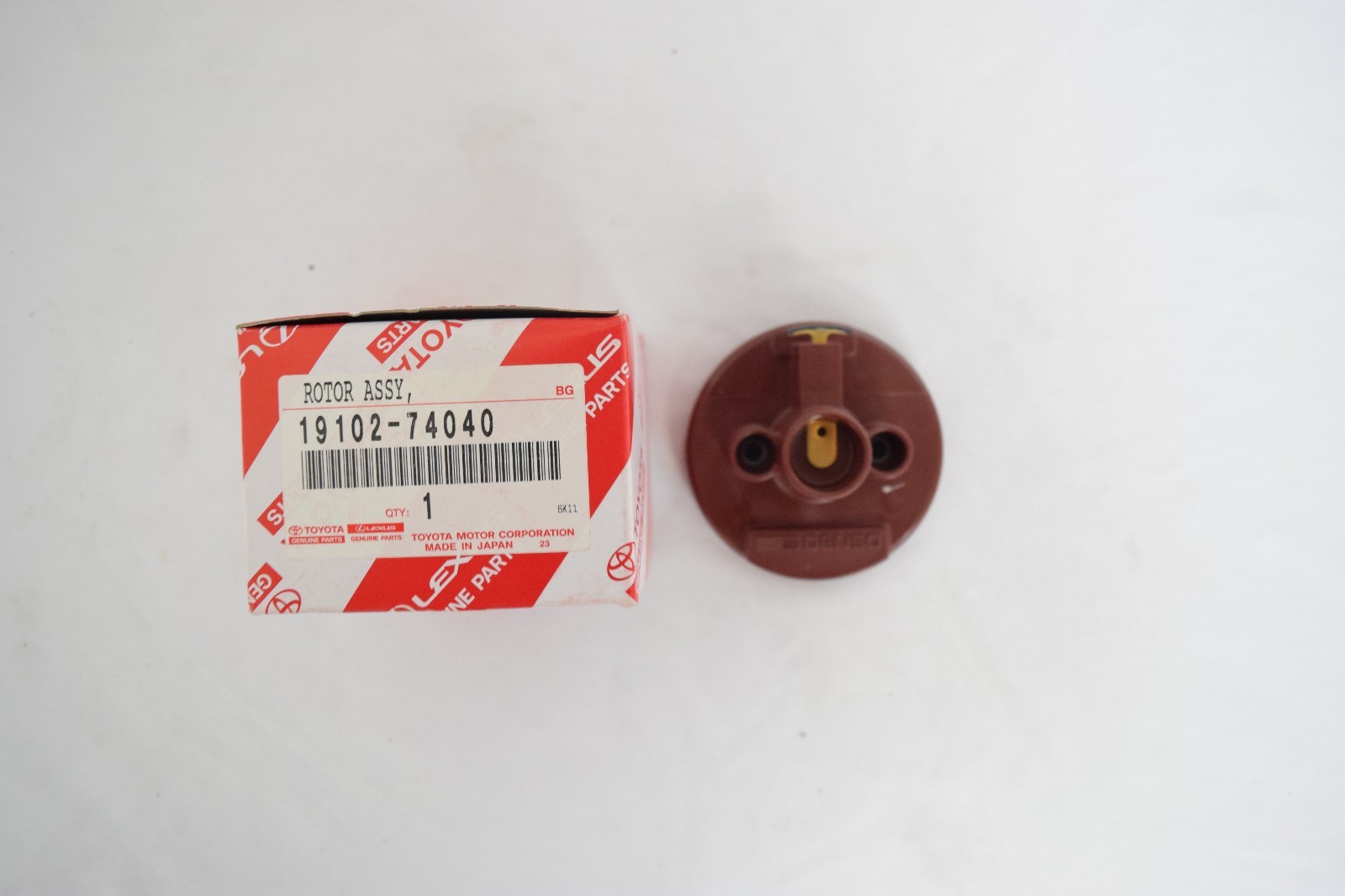 GENUINE TOYOTA DISTRIBUTOR CAP ROTOR 19102-74040 OEM