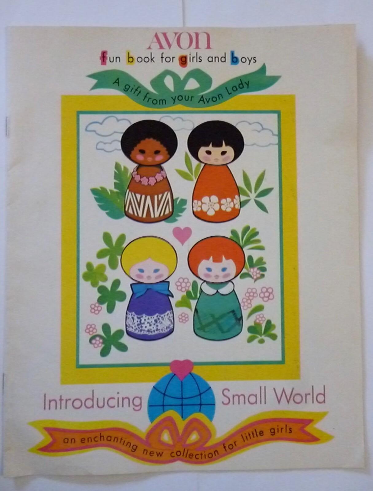 Avon Small World Color Book Gift 1970 Catalog Peanuts Snoopy Charlie Brown Lucy