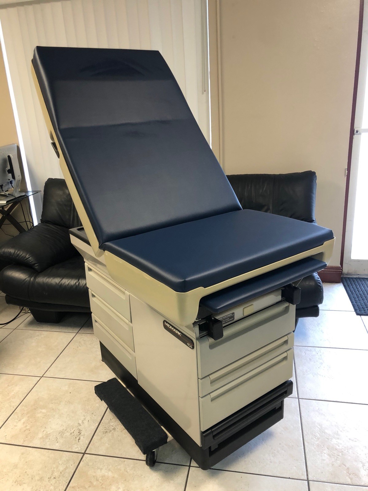 Midmark Ritter 404 Exam Table - Refurbished BEAUTIFUL!!!!