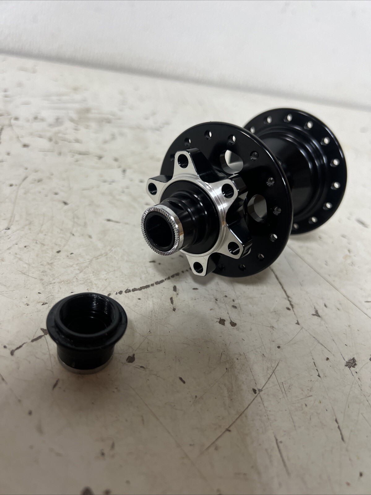 Pub Hub 32h 148mm x 12mm Rear Hub Black Framed