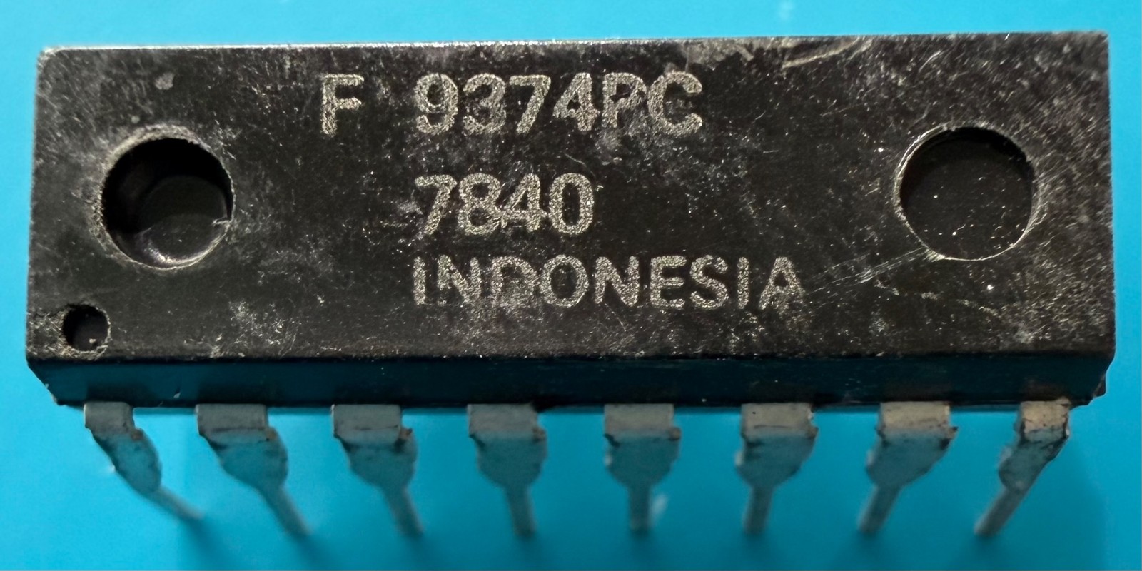 Fairchild 9374PC Integrated Circuit