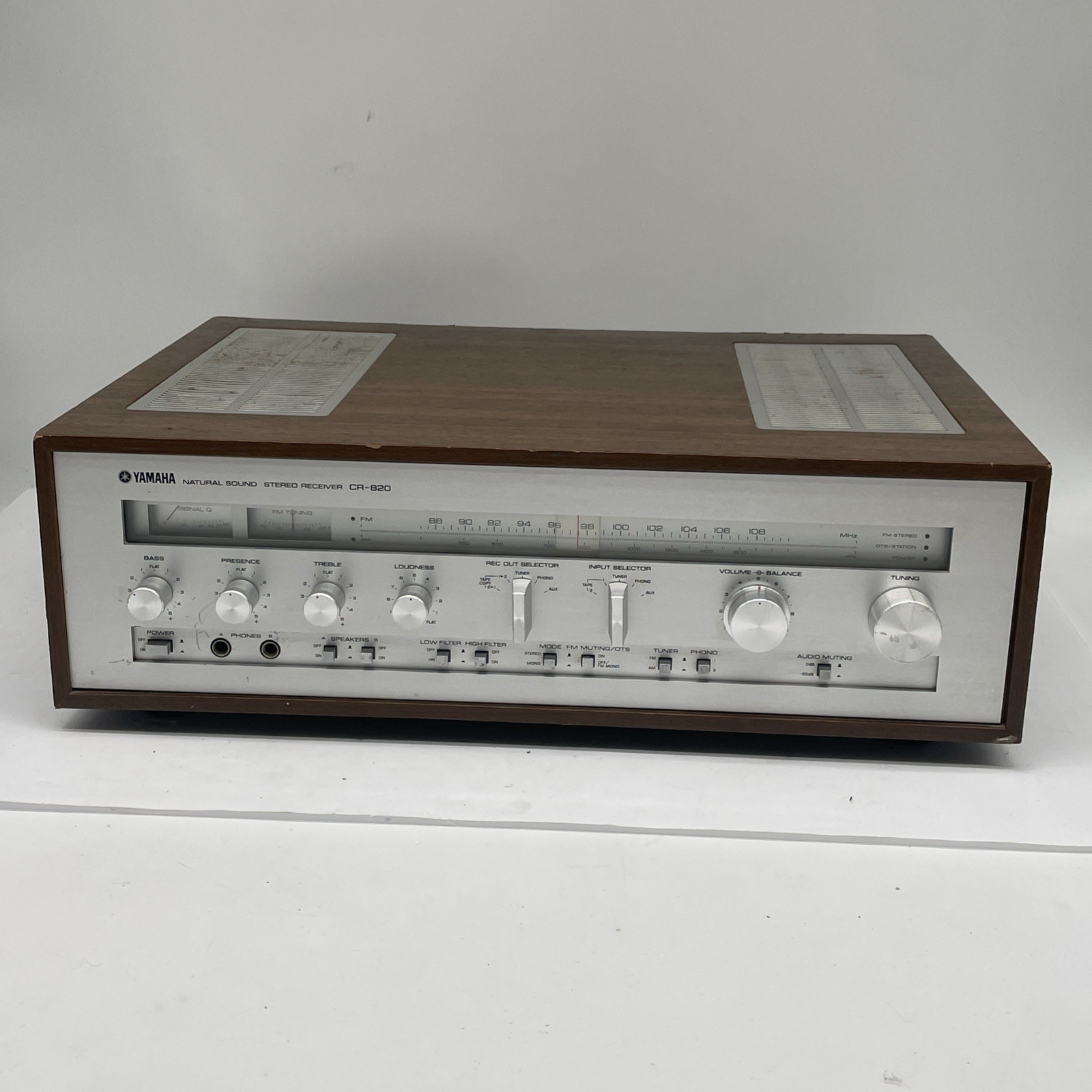Yamaha CR-820 Natural Sound Stereo Receiver Wood Silver Face *RELAMPED WORKING