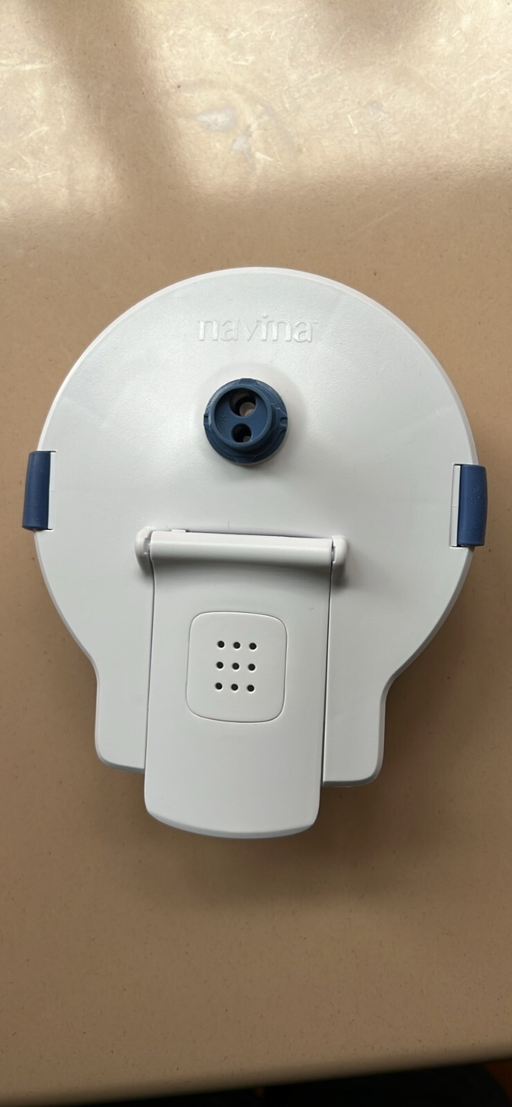 Navina irrigation system water container