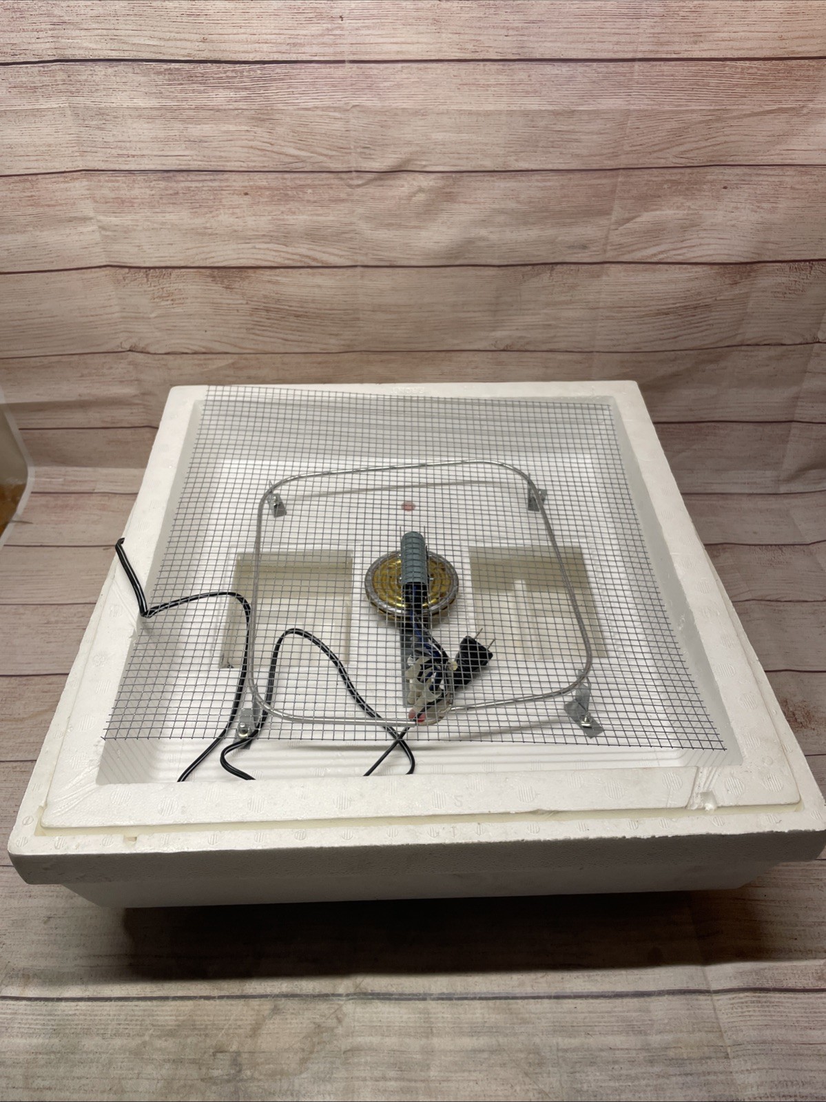 HOVA BATOR 1602N World’s Best SMALL Egg Incubator.  Looks Unused.