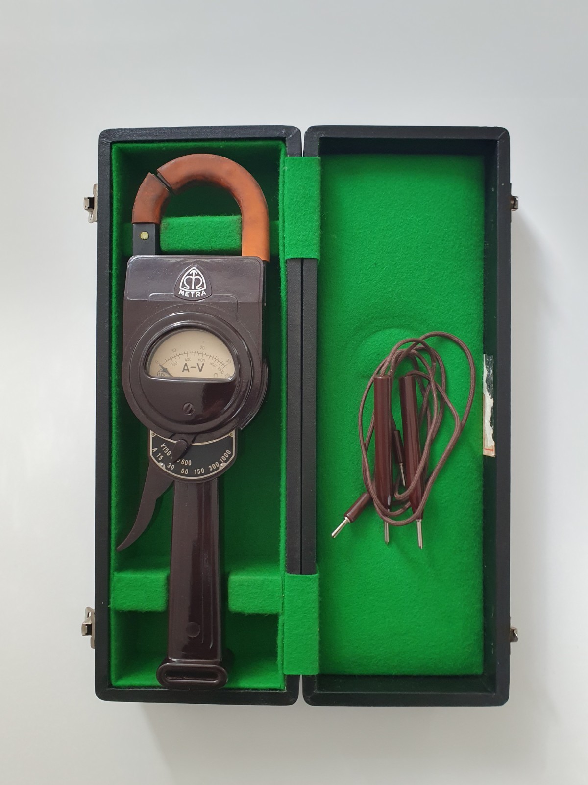 METRA Clamp Ammeter, Includes Original Storage Box