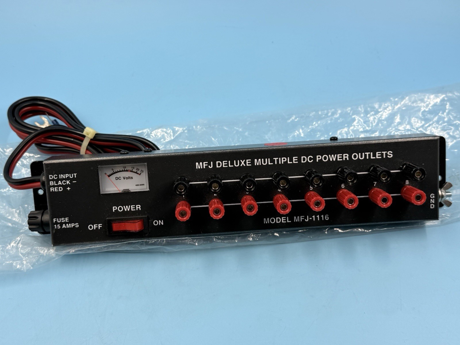 MFJ-1116 Power strip, 15 AMPS, 8 outputs Deluxe Multiple DC Power Outlets