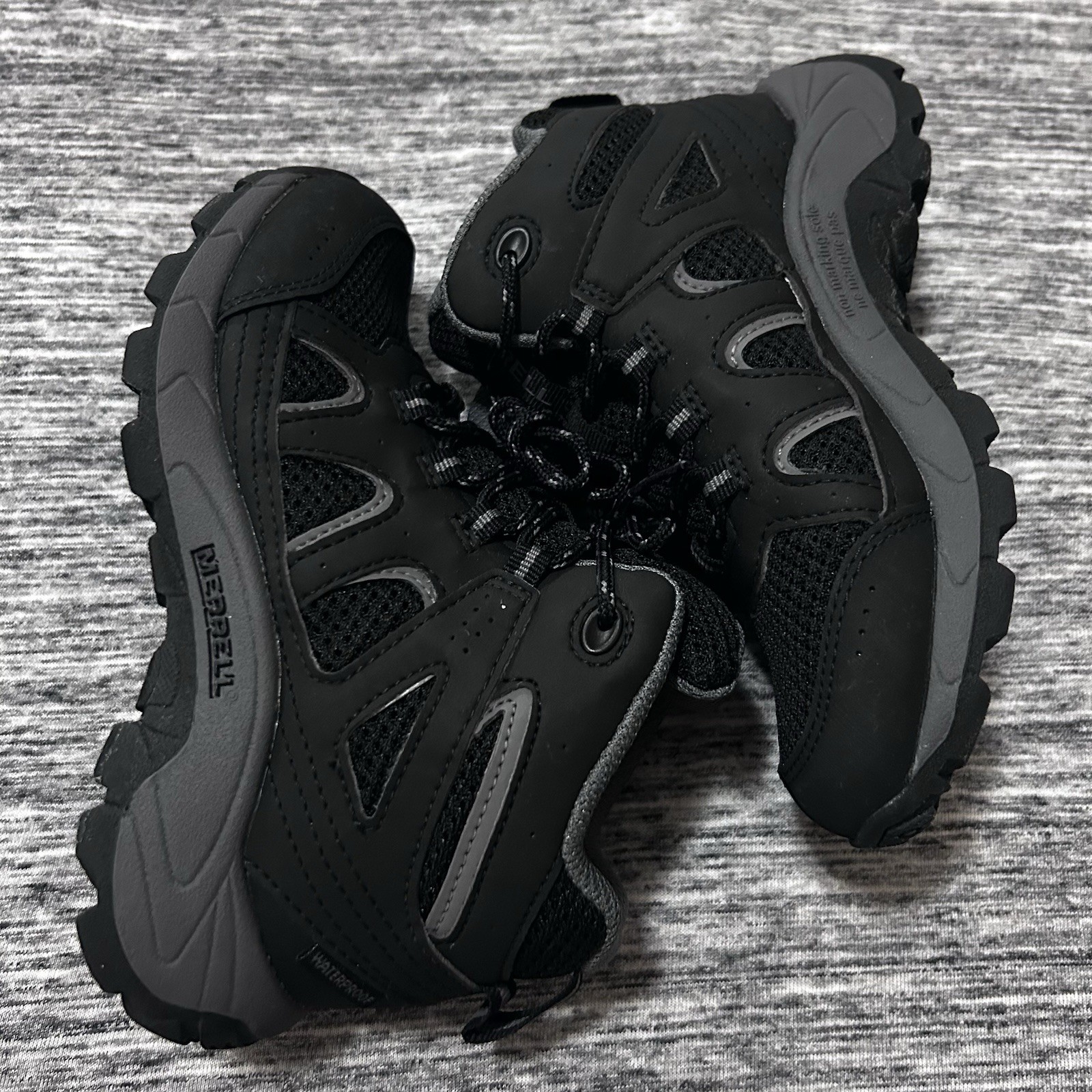Merrell Oakcreek MID Lace Waterproof Hiking Shoes in Black/Grey Kids 12M US EU30