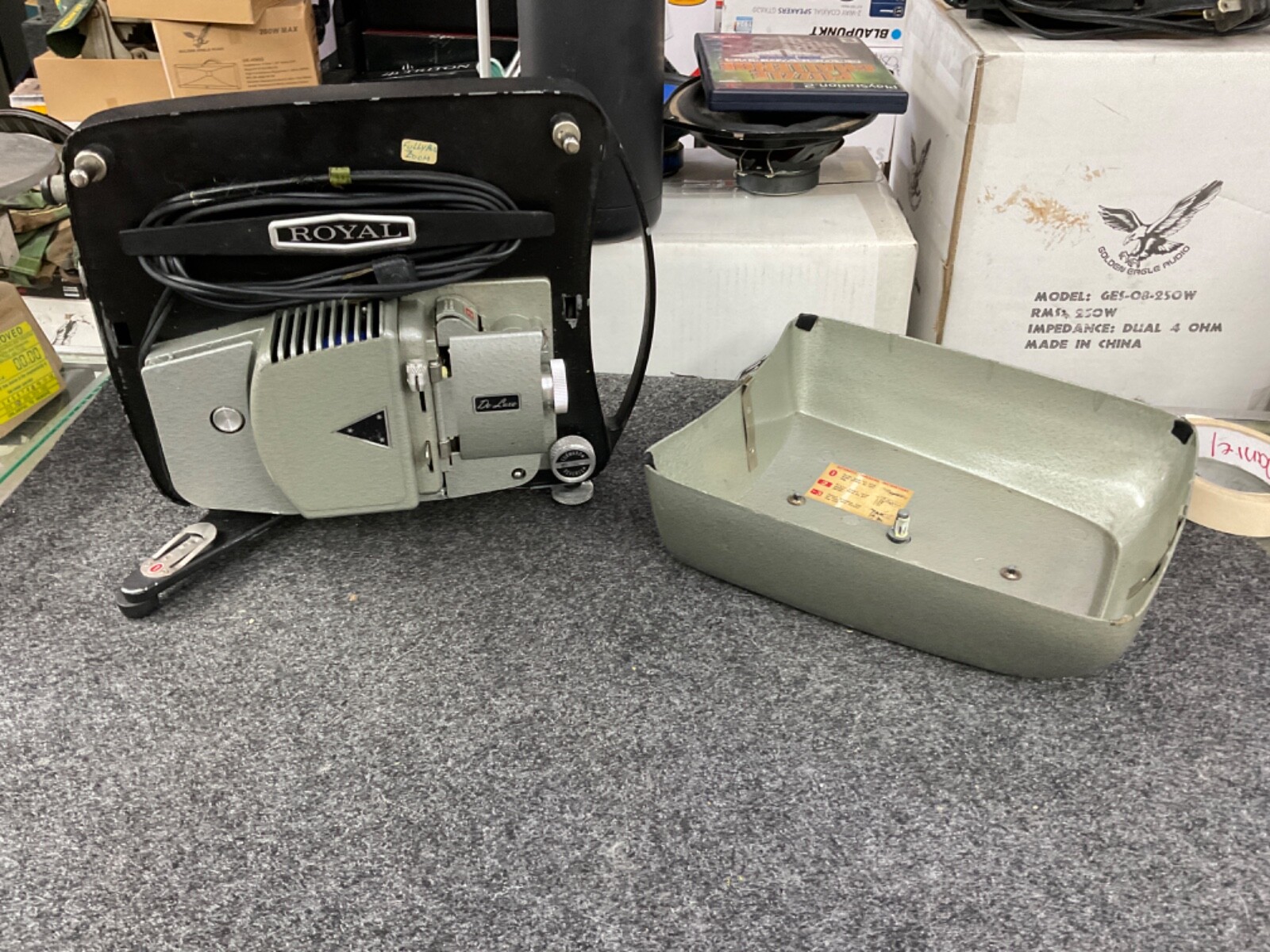 Royal De Luxe Fully Automatic 8mm Movie Projector Aurora 600A