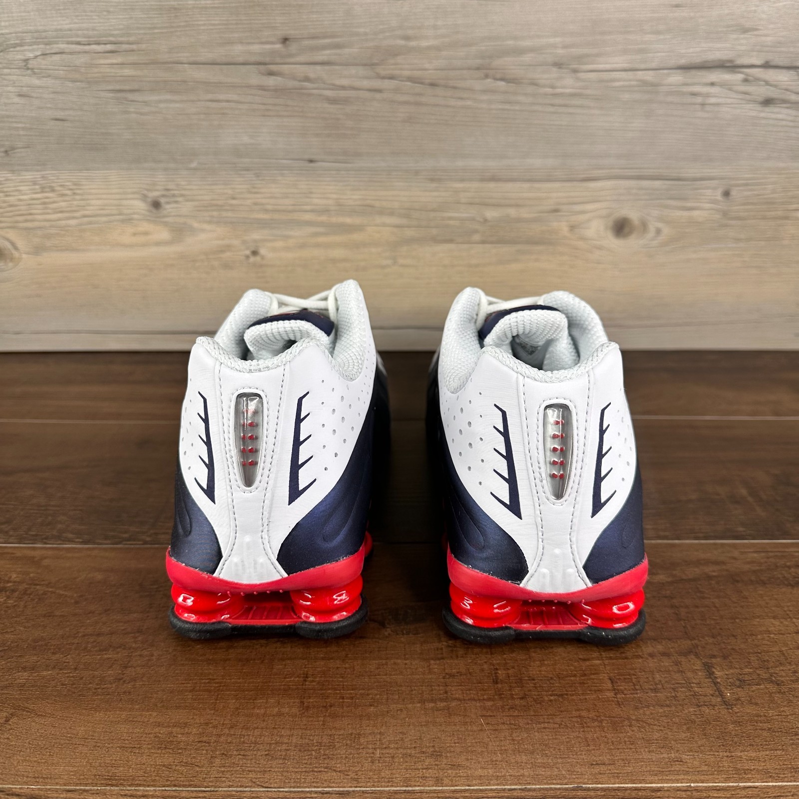 Nike Shox R4 USA Mens Size 9.5 White Varsity Red Midnight Blue HQ1988 400