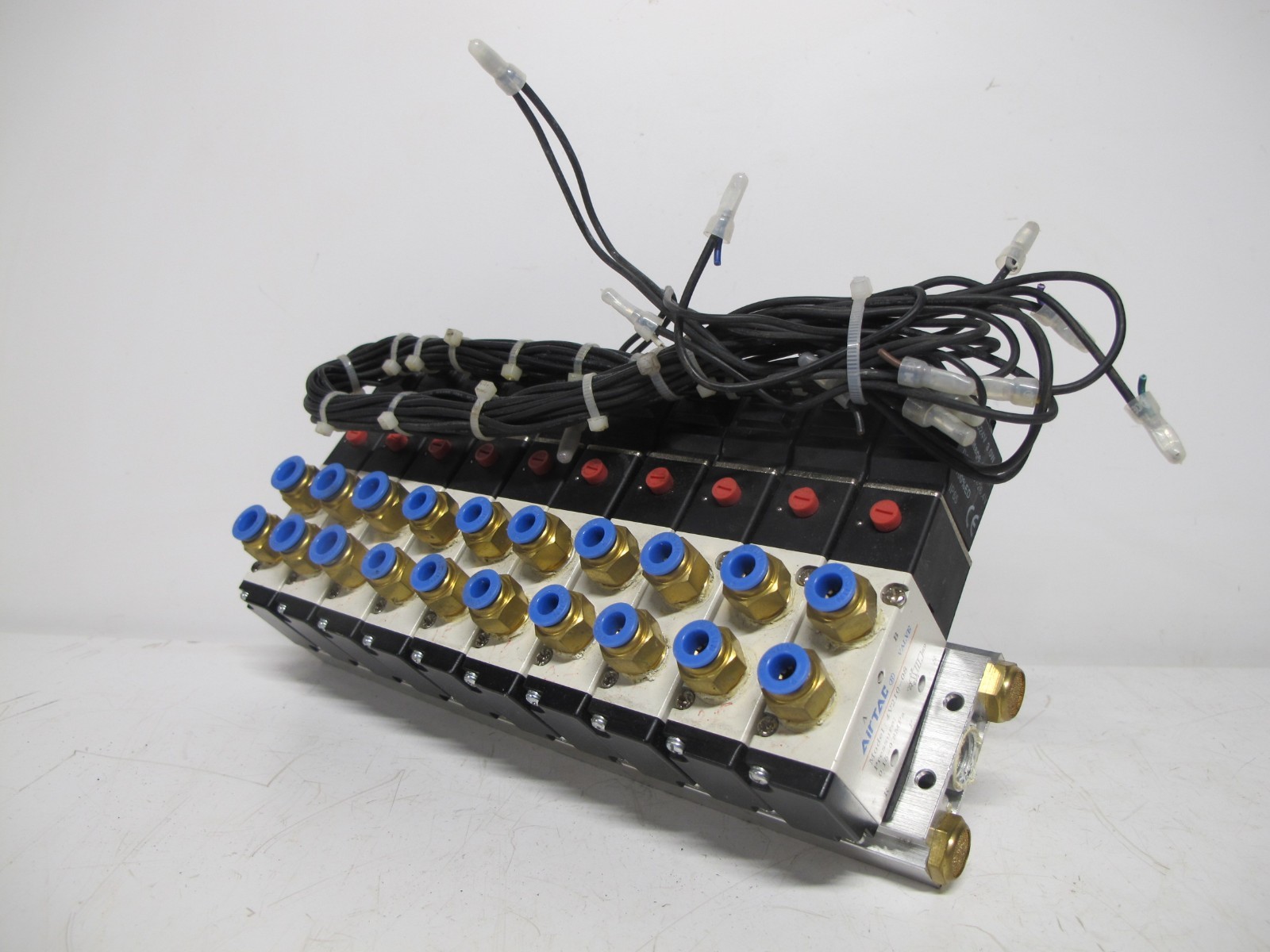 Lot of 10 AirTAC 4V210-08 Valve Solenoid Manifold Body 0.15 0.8 MPa 4V21008 24 V