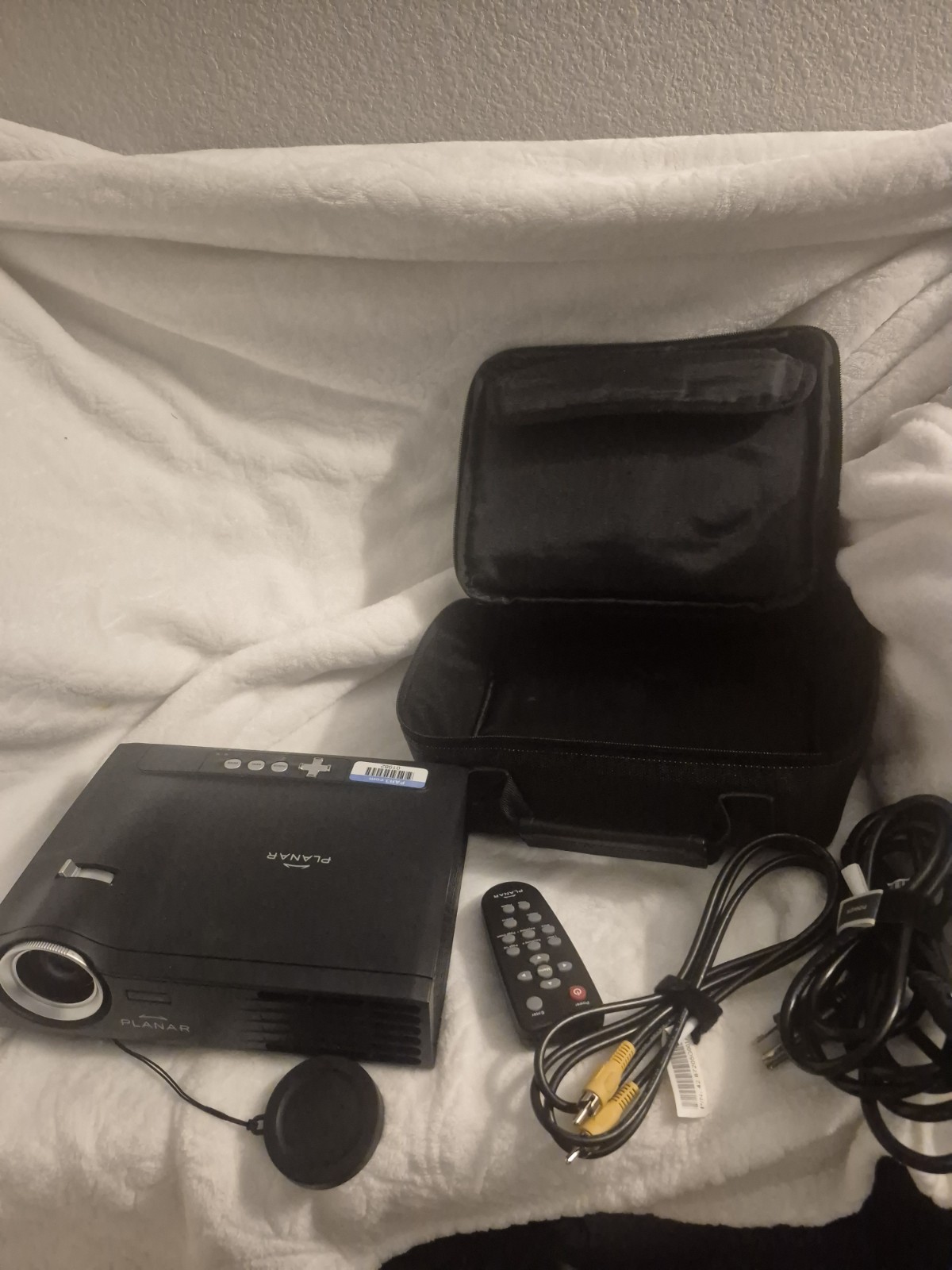 Planar PR6020 Portable DLP Projector Complete Kit with Case, Remote & Cords