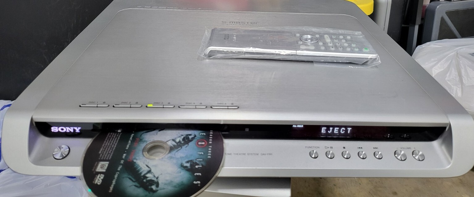 Sony DVD Dream System DAV-FR1 With Subwoofer & Remote Control WORKS WELL