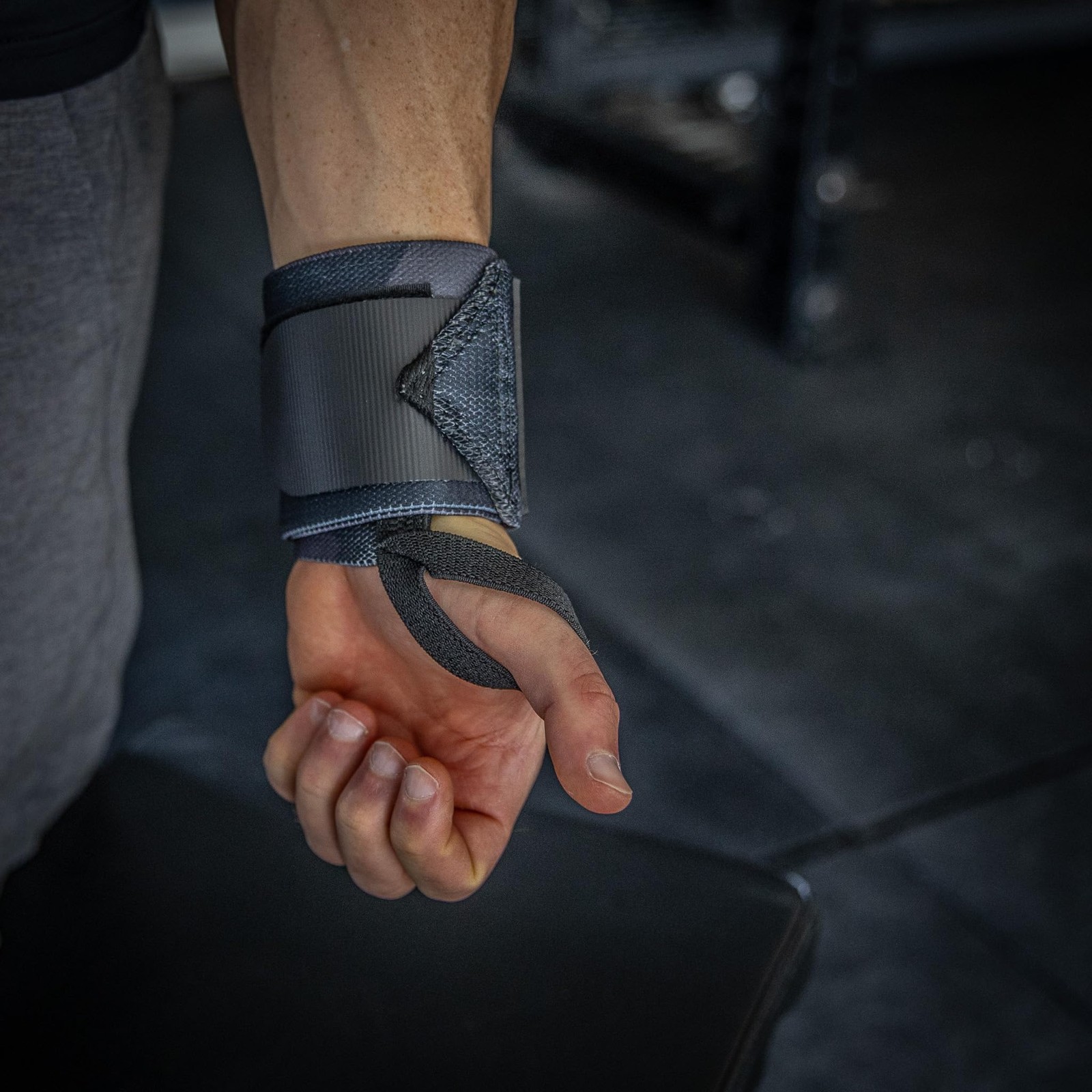 Wrist Wraps for Weightlifting - 18" Heavy Duty Wrist Support for Working Out,...