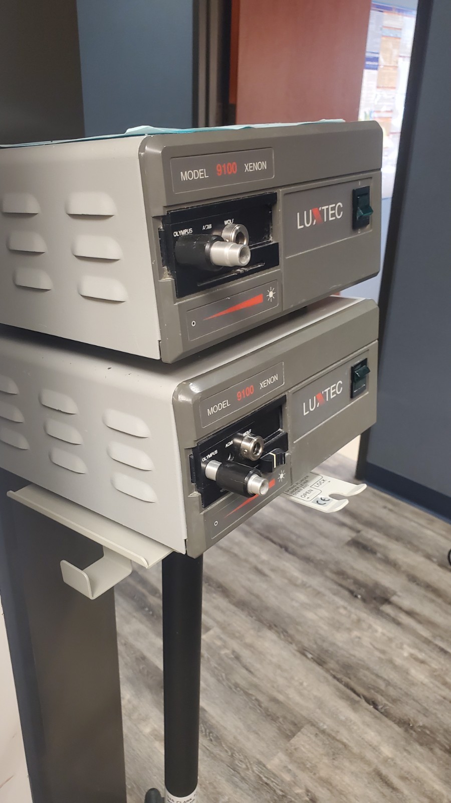 LUXTEC Model 9100 Xenon Light Source-FOR PARTS ONLY