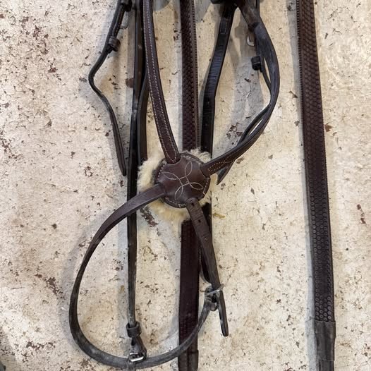 Used oversize brown figure 8 bridle with rubber reins