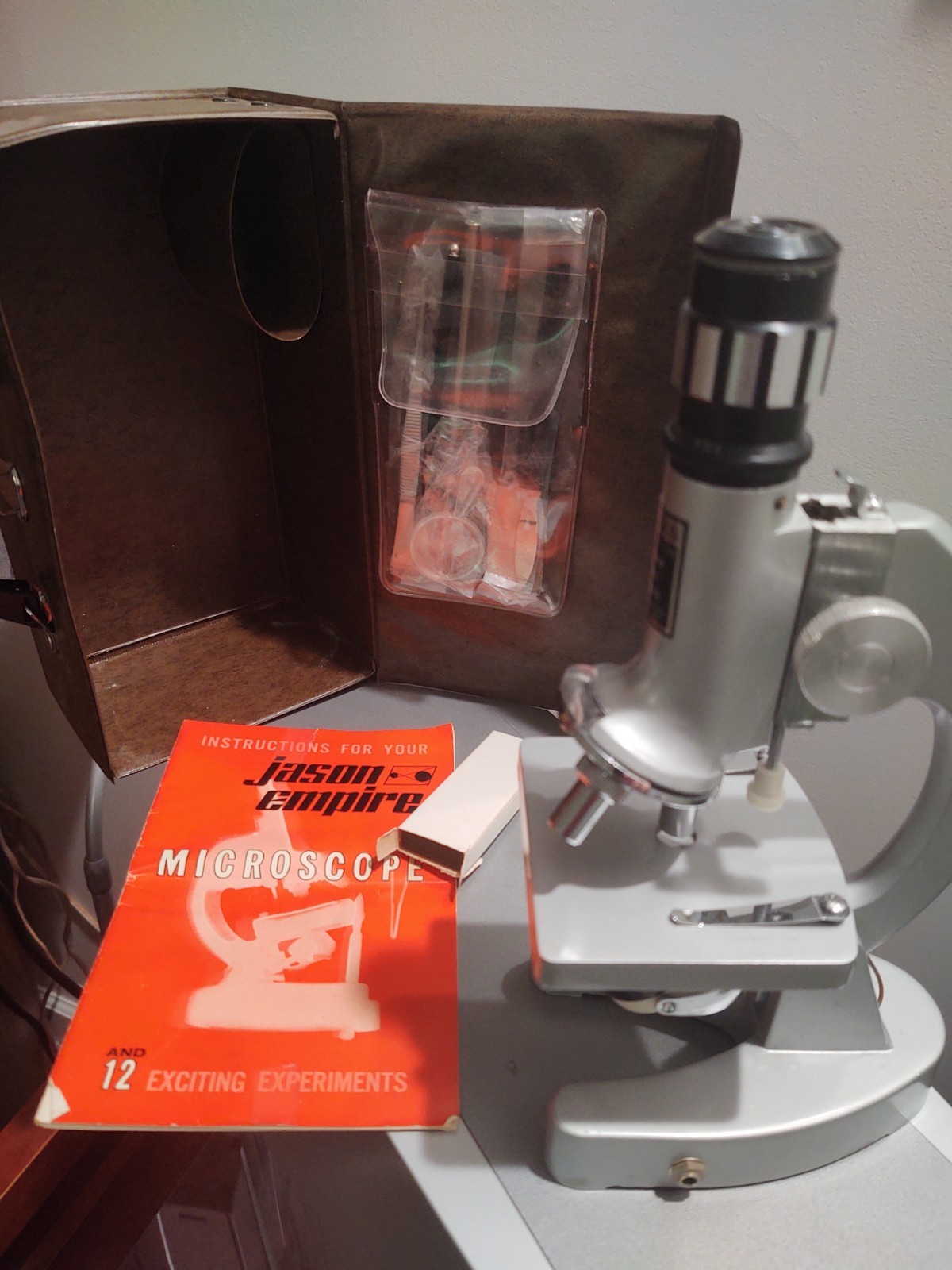 Vintage Jason Venture 4000 900x Zoom Microscope Model 712 with case. Japan 1968