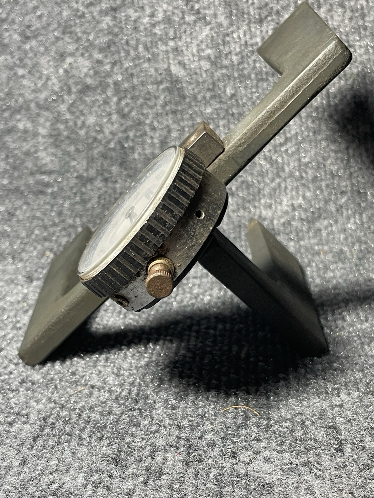 Mitutoyo No. 2416F Dial Indicator On Heavy Tripod Base (Note Rust)