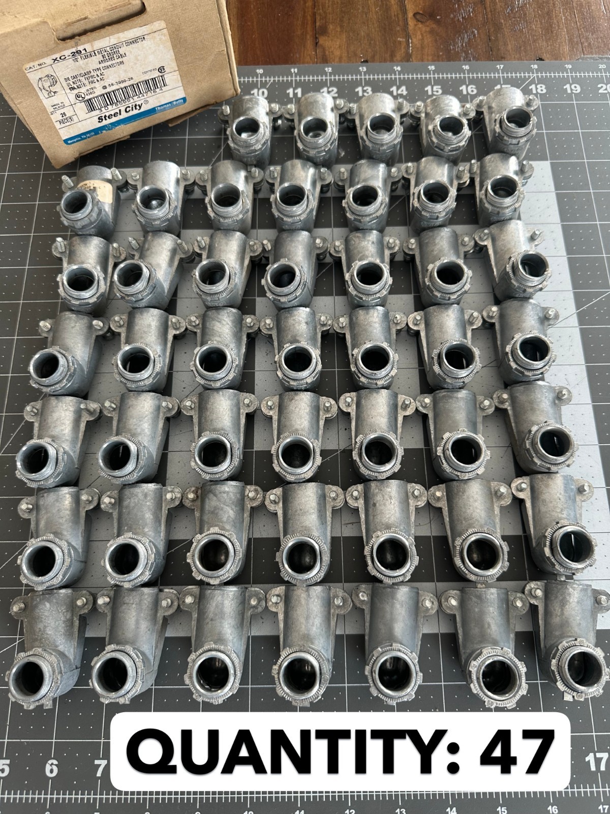 47-PACK lot XC291 THOMAS & BETTS 90° 1/2" Clamp Armored Conduit Cable Connectors