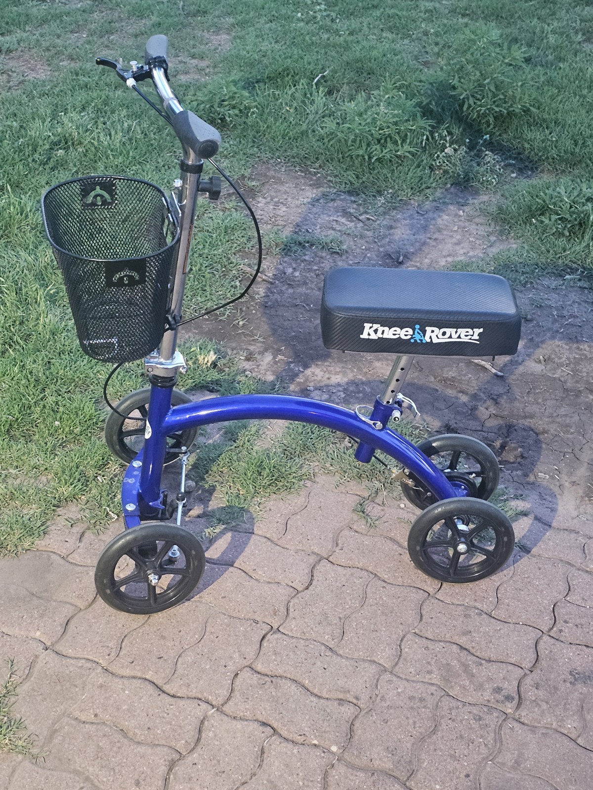 KneeRover foldable knee walker, a mobility device With basket Perfect Condition
