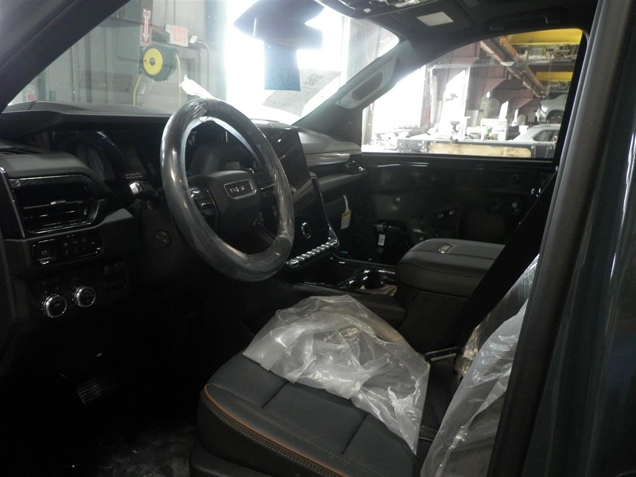 2026 Yukon AT4 Upper Air Shutter 86331348