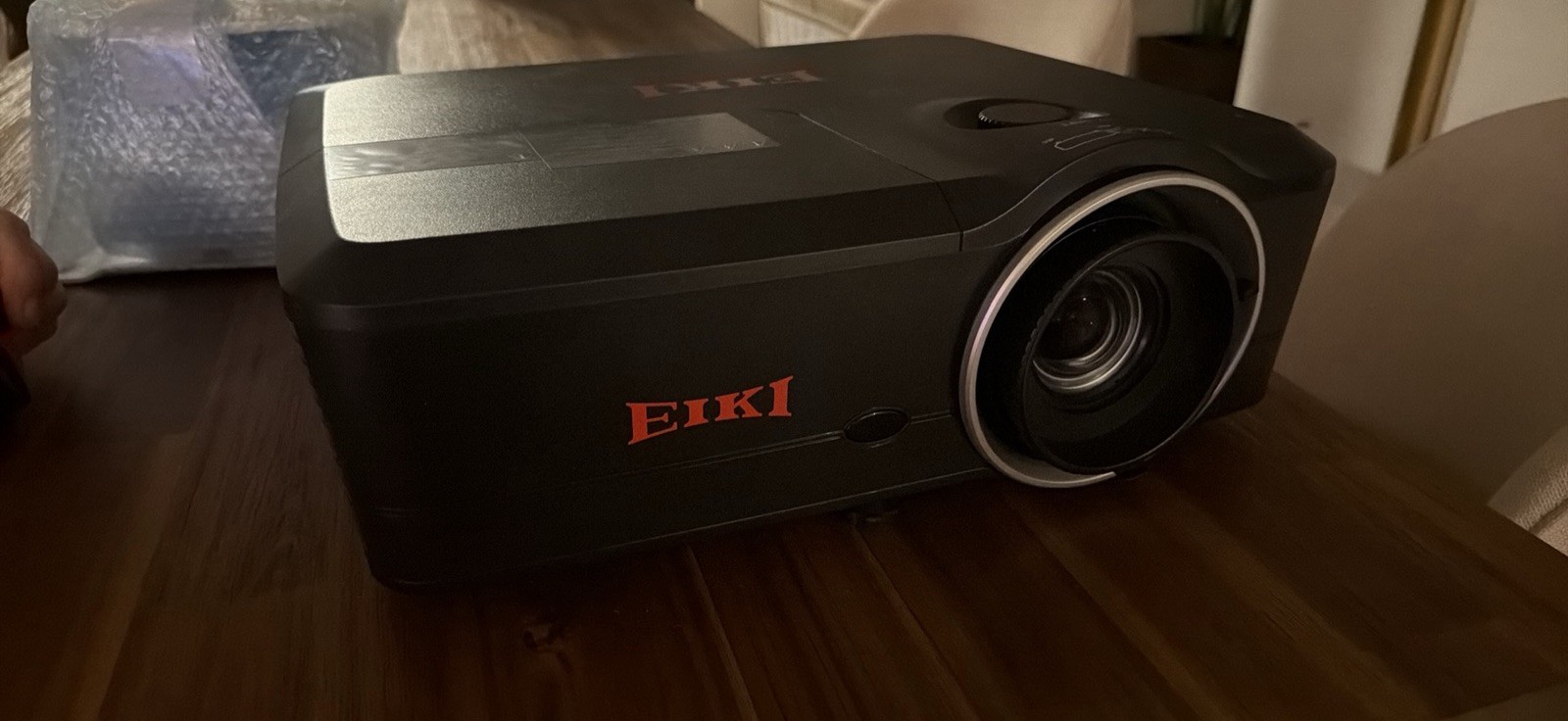 6000 Lumens High-End EIKI EK-600U Projector – Bright, Professional Grade