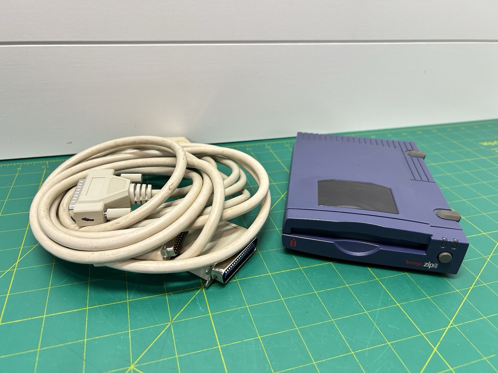 (Parts) Iomega Zip 100 External Parallel Port Disk External Drive Z100P2