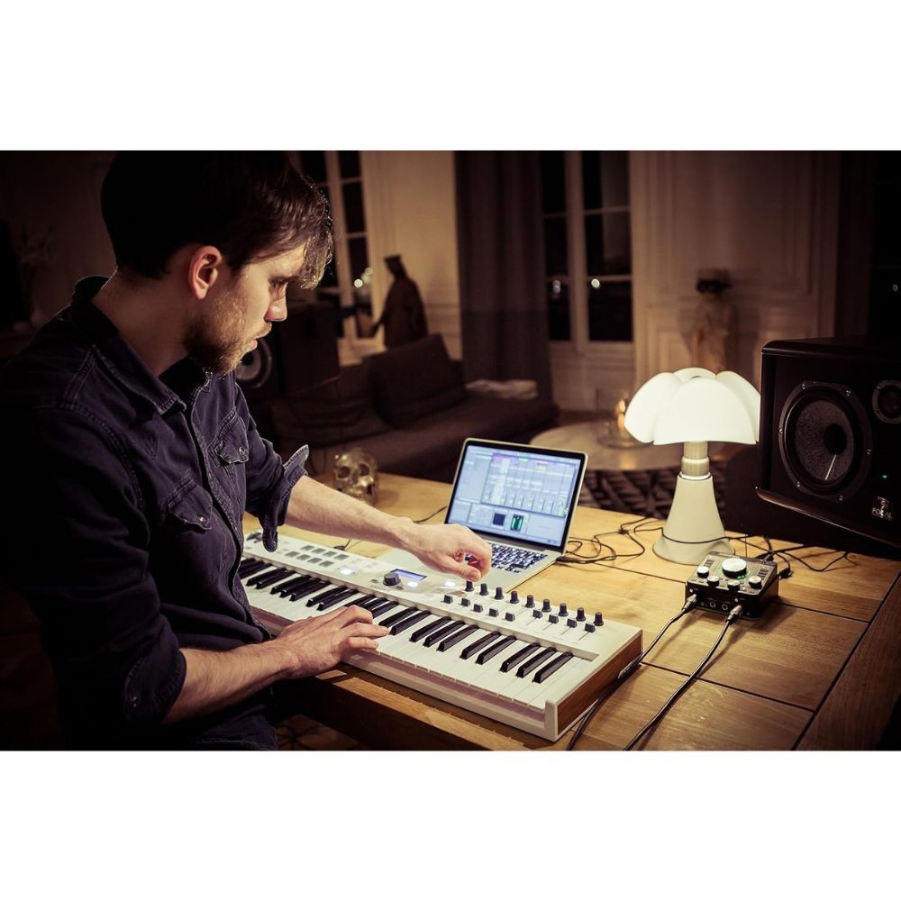 Arturia - KeyLab Essential 61 mk3 - MIDI Controller Keyboard