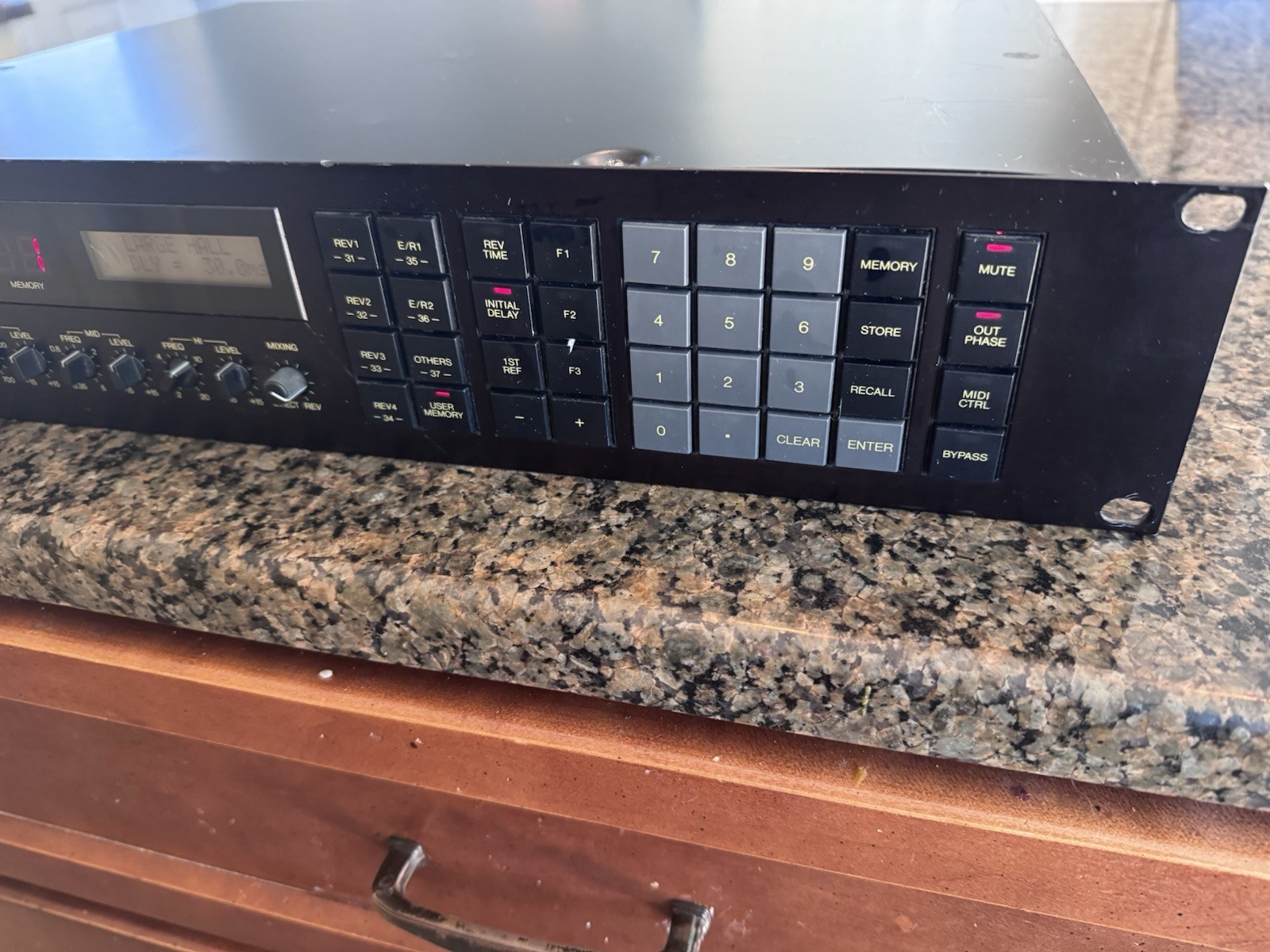 Yamaha Rev 7 Digital Reverberator Reverb Effects Processor Stereo Delay Chorus